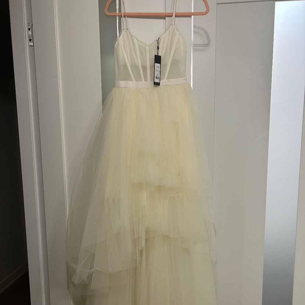 Gorgeous bridal shower or prom BCBGMaxazria dress sz 2